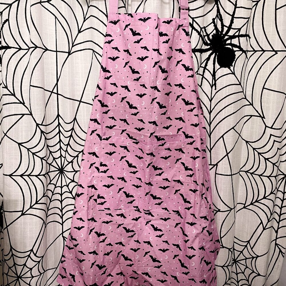 🖤SOLD🖤 Em and Sprout Valloween pink & black bat kitchen apron